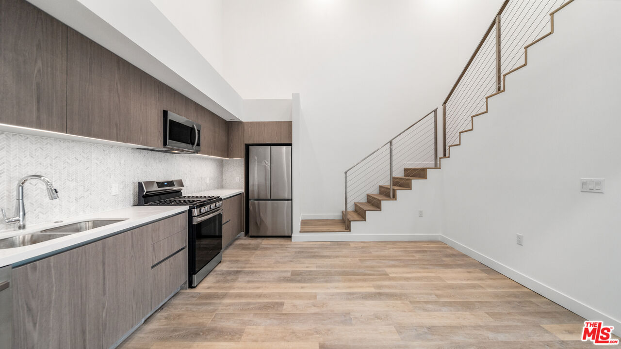5153 Maplewood Ave Unit: 407