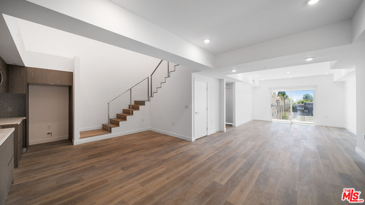 5153 Maplewood Ave Unit: 407