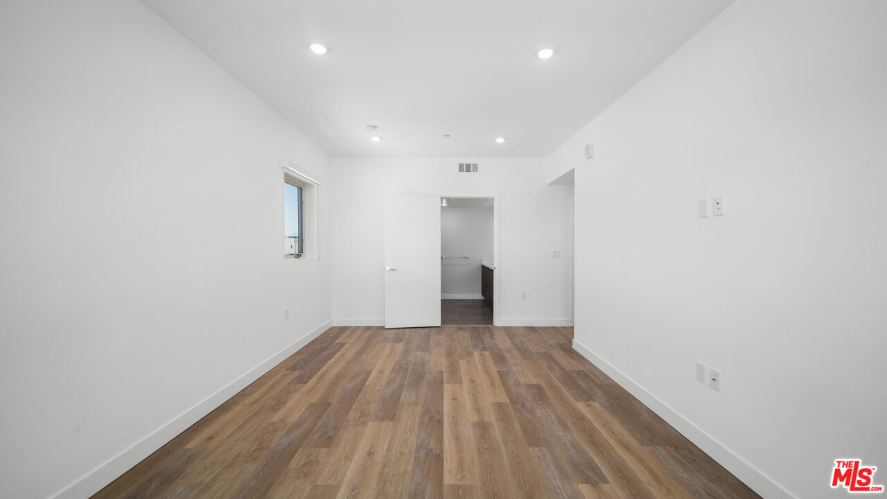 5153 Maplewood Ave Unit: 407