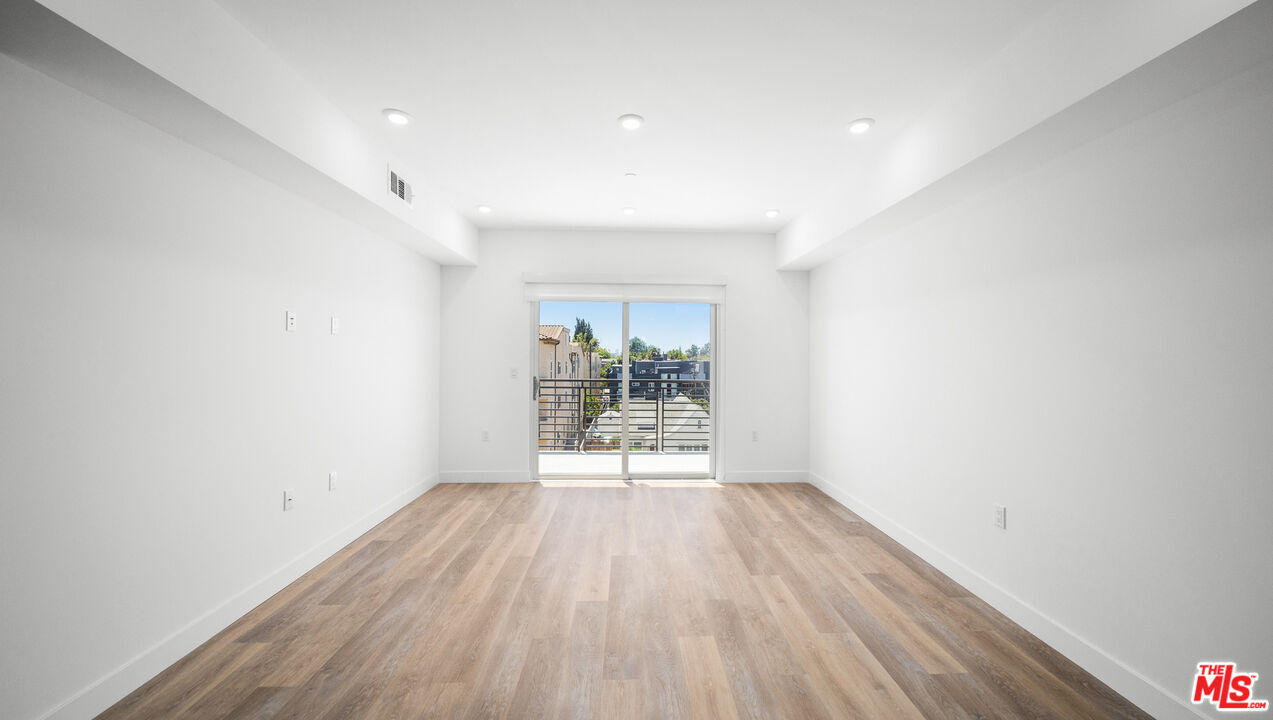 5153 Maplewood Ave Unit: 407