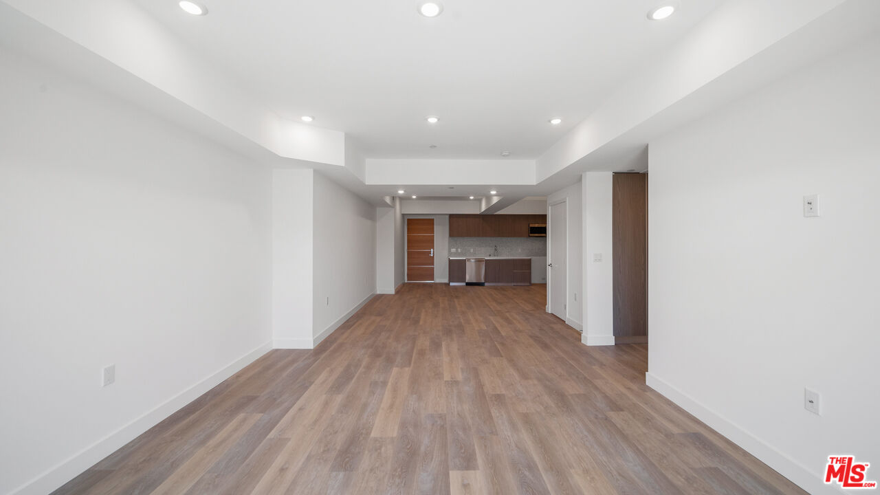 5153 Maplewood Ave Unit: 407