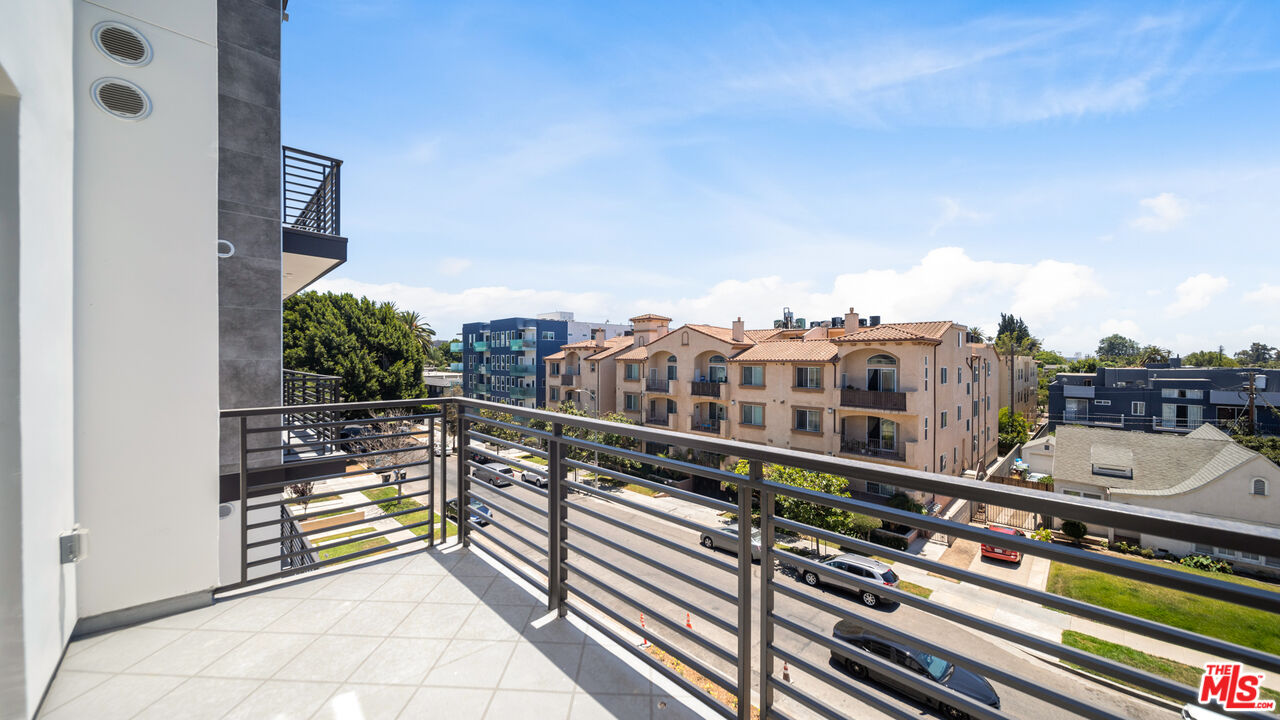 5153 Maplewood Ave Unit: 407