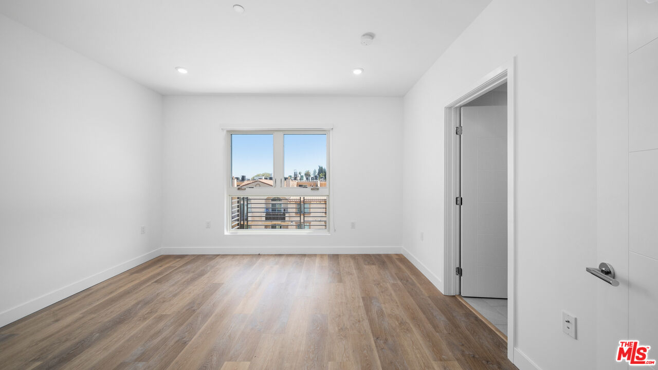 5153 Maplewood Ave Unit: 407