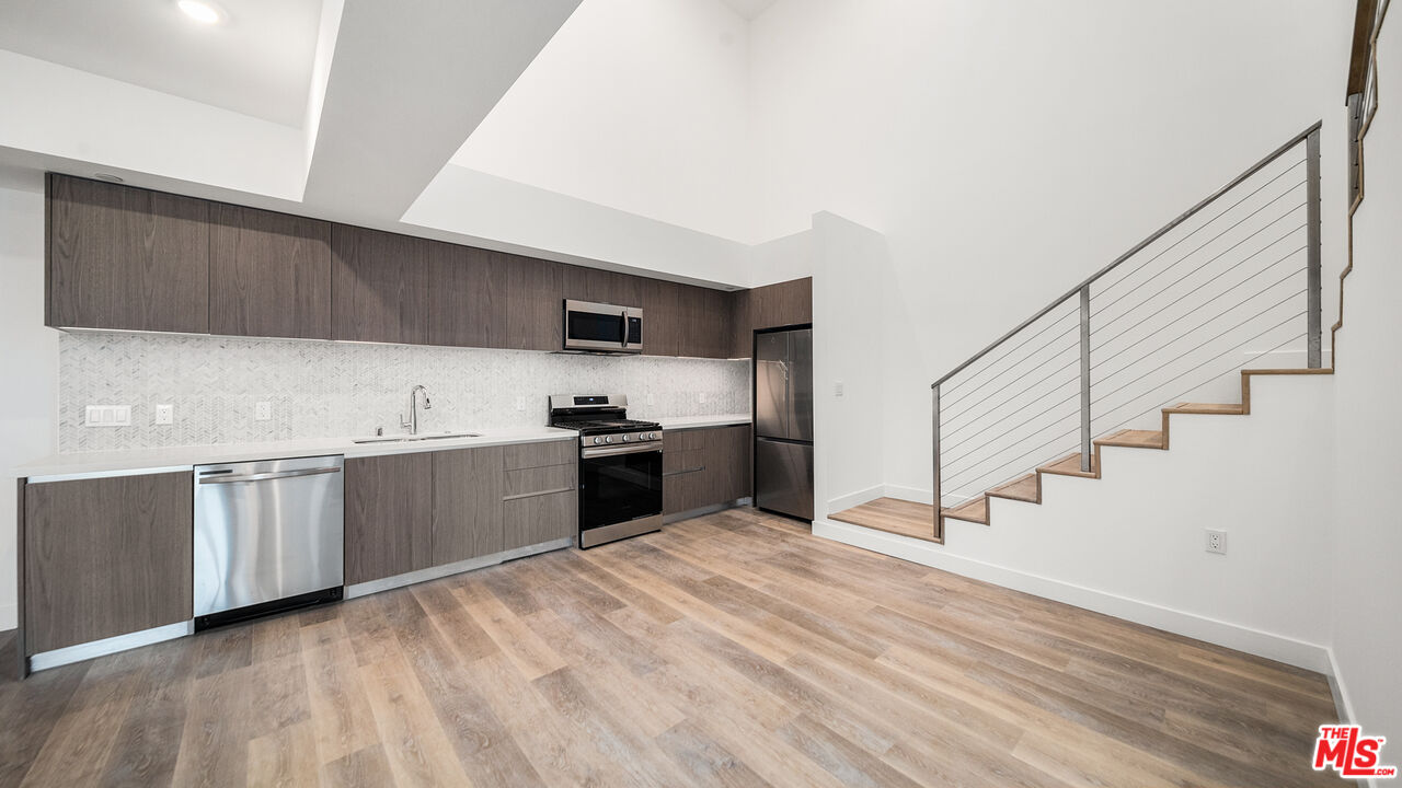 5153 Maplewood Ave Unit: 407