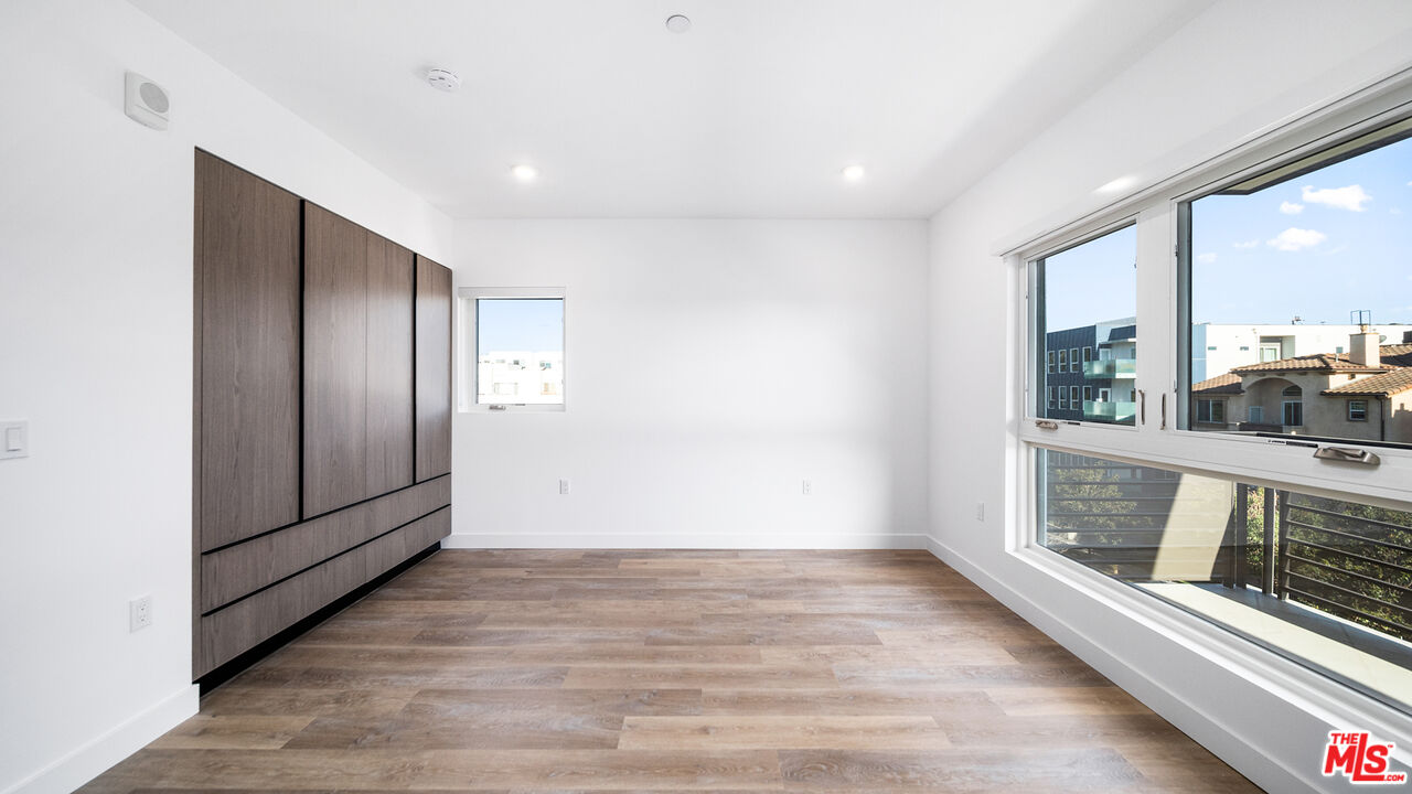 5153 Maplewood Ave Unit: 407