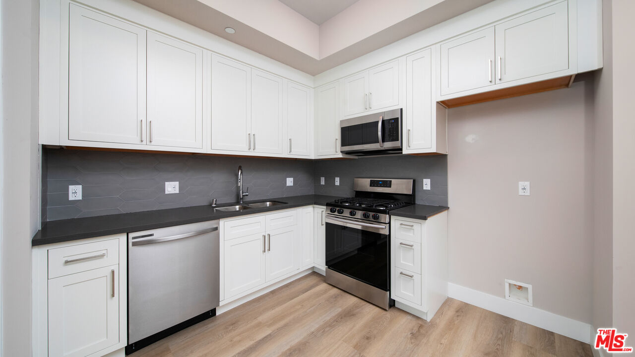 927 Fedora St Unit: 301