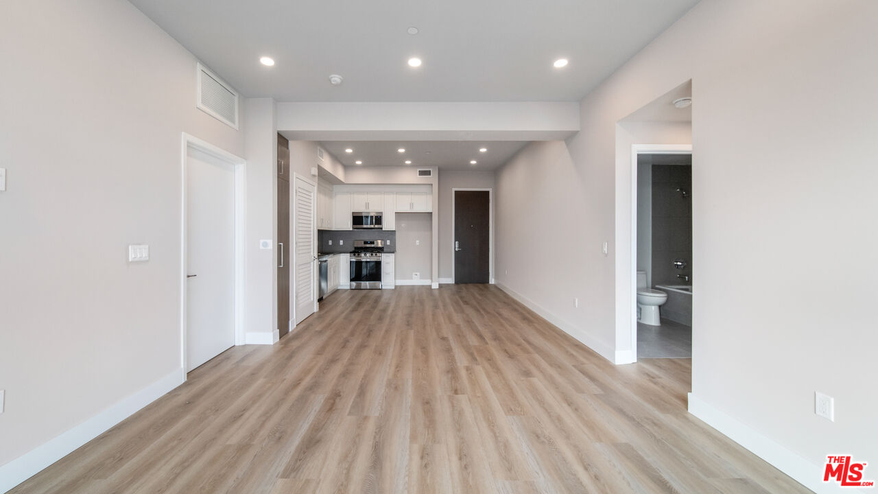 927 Fedora St Unit: 301
