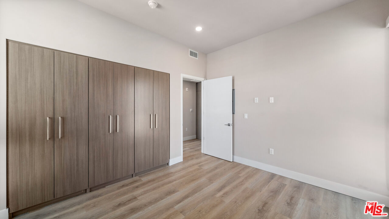 927 Fedora St Unit: 301