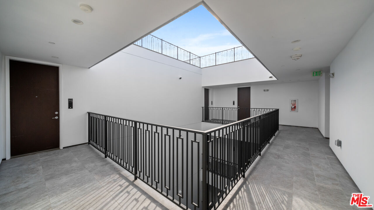 927 Fedora St Unit: 301