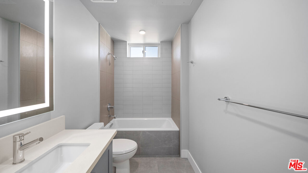 927 Fedora St Unit: 301