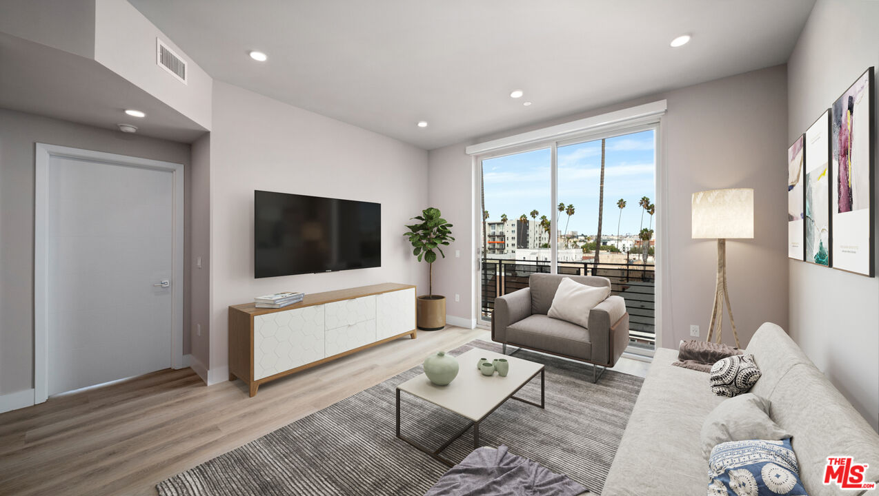 927 Fedora St Unit: 301