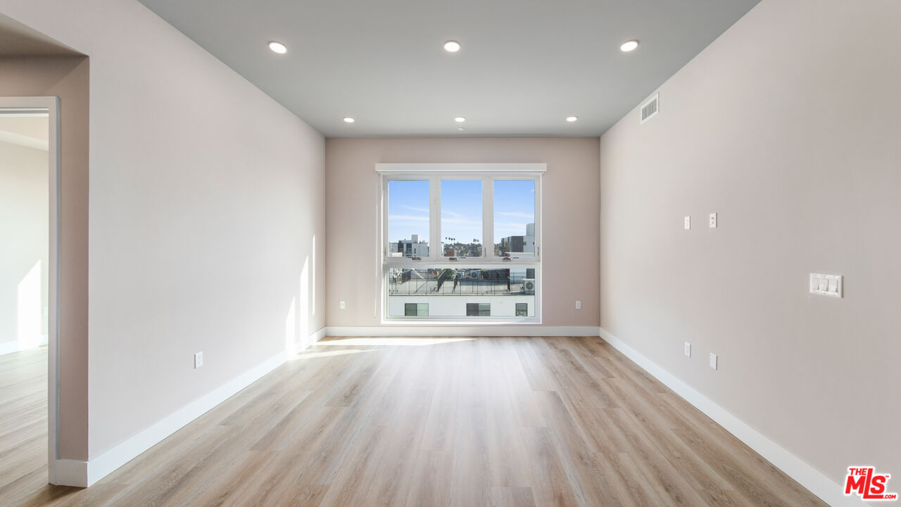 927 Fedora St Unit: 301