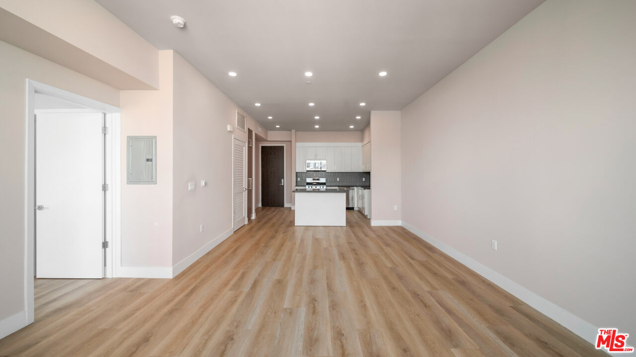 927 Fedora St Unit: 301
