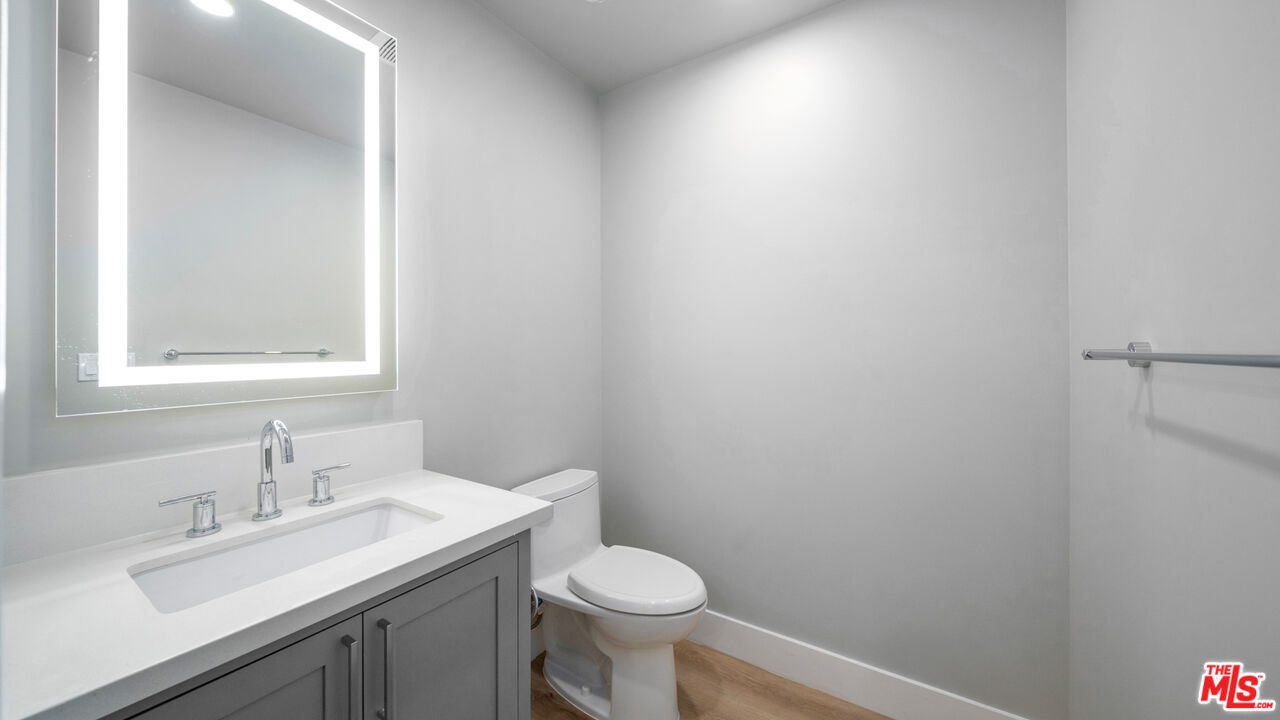 927 Fedora St Unit: 301