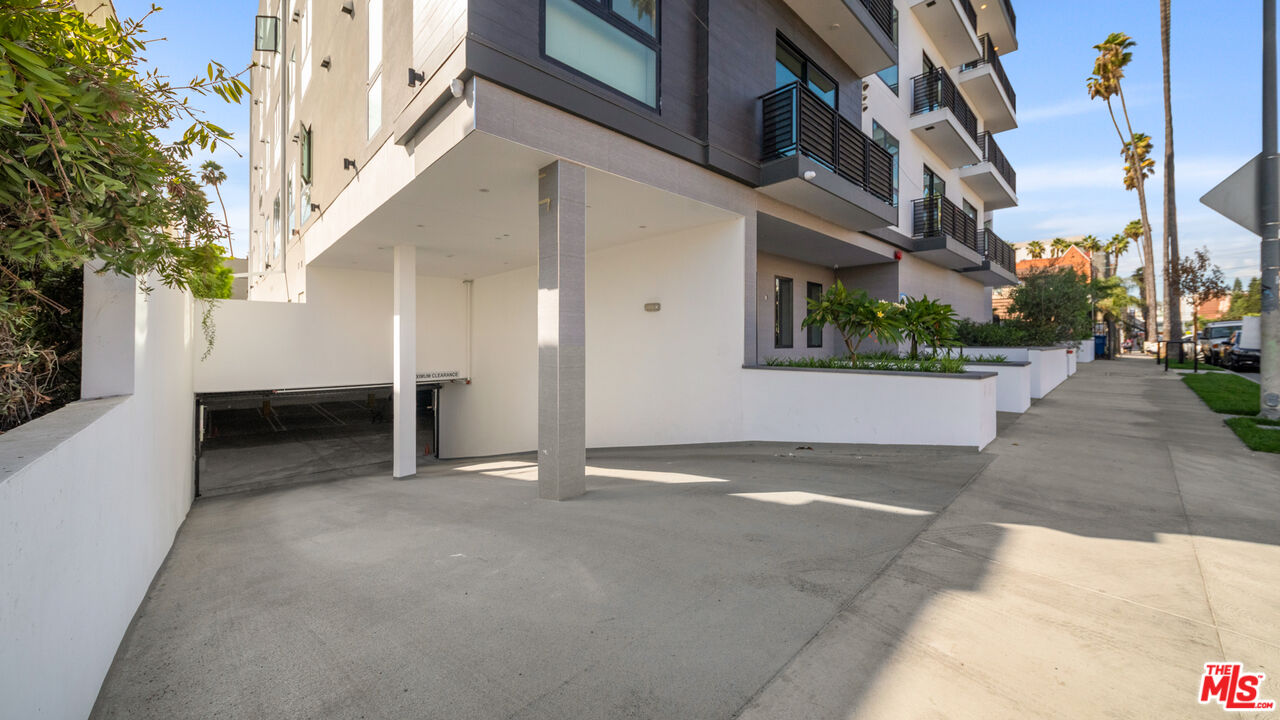927 Fedora St Unit: 301