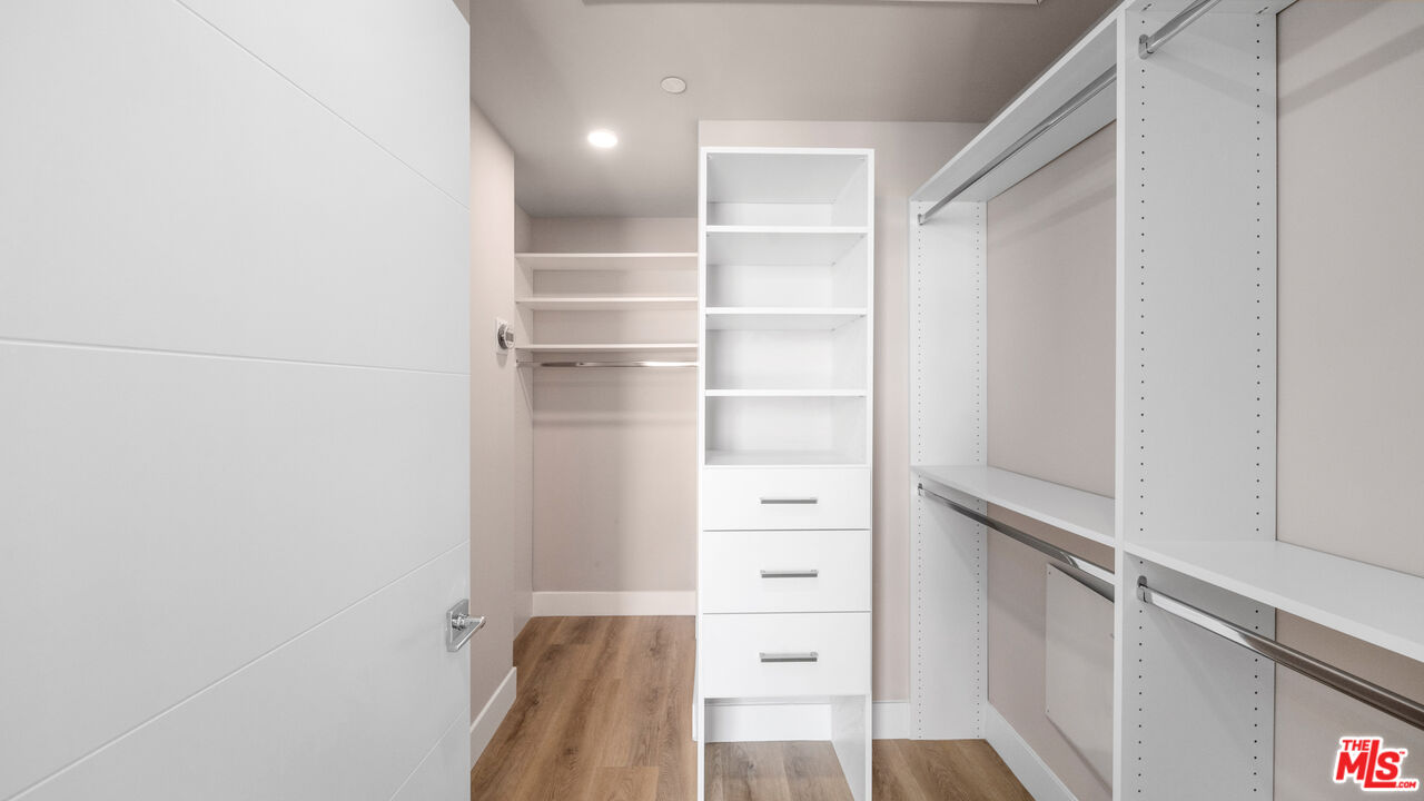 927 Fedora St Unit: 301