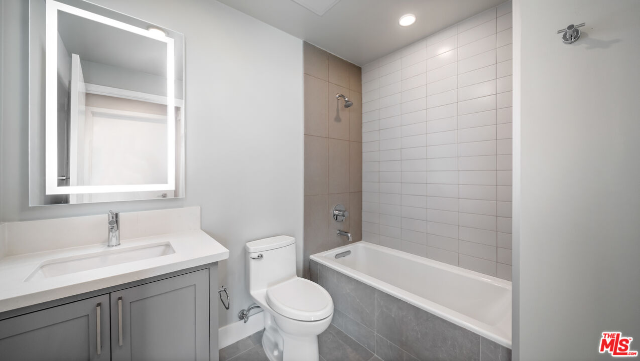 927 Fedora St Unit: 301