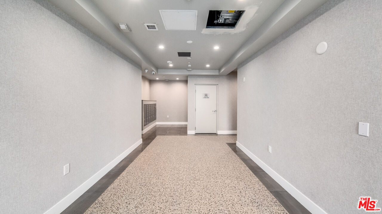 927 Fedora St Unit: 301