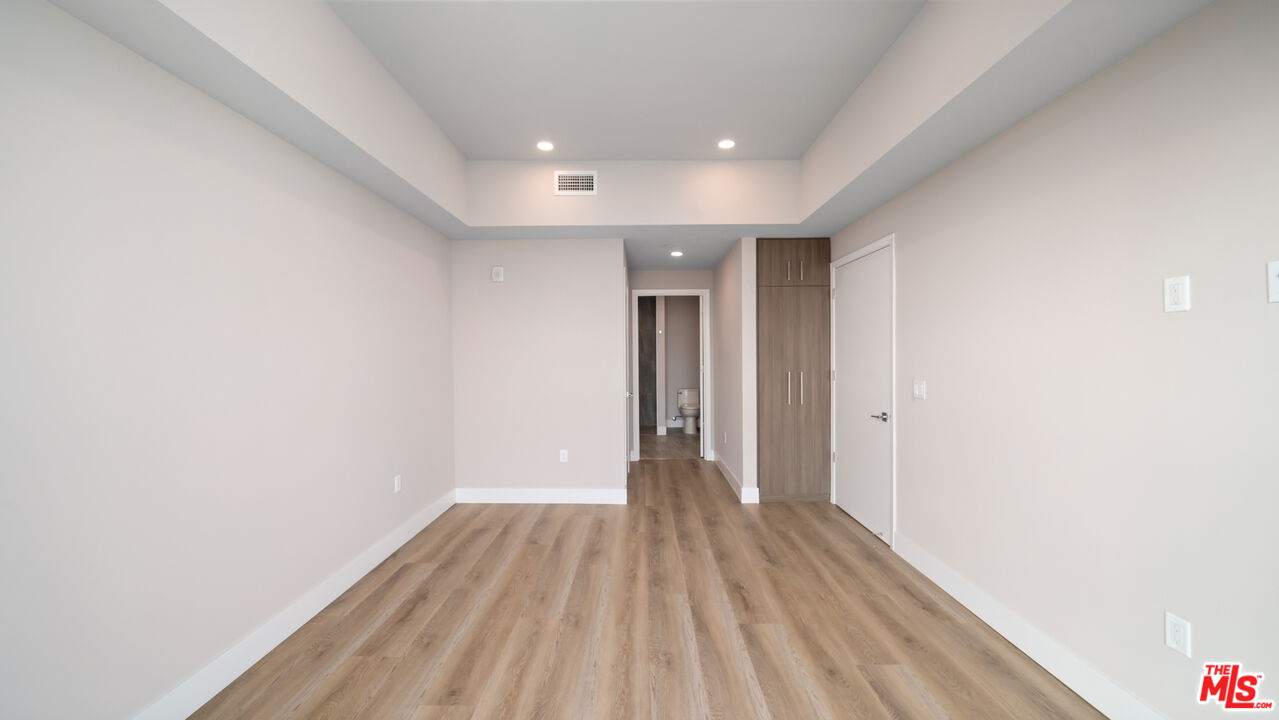 927 Fedora St Unit: 301