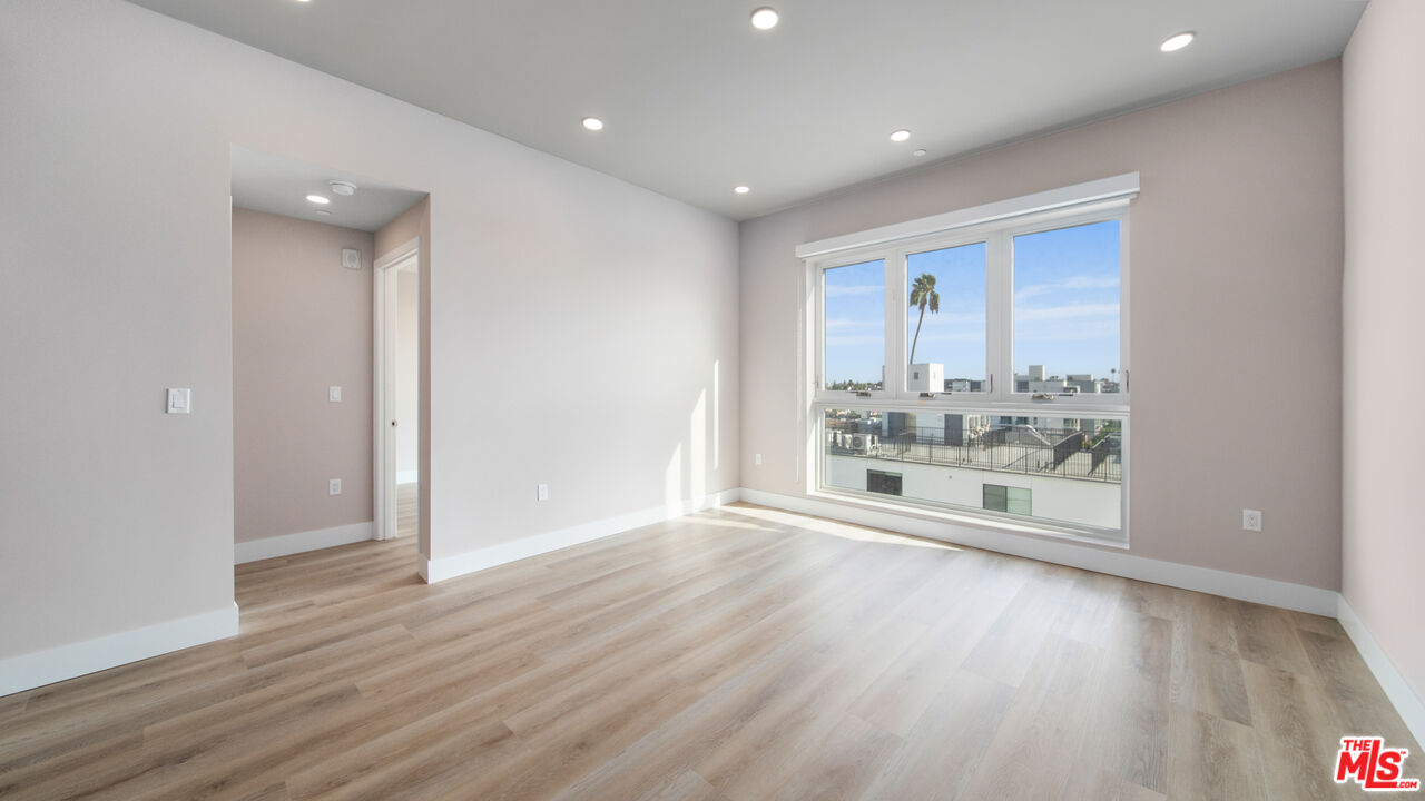 927 Fedora St Unit: 301