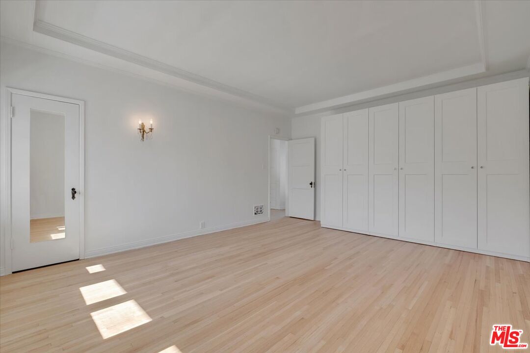 156 N Swall Dr