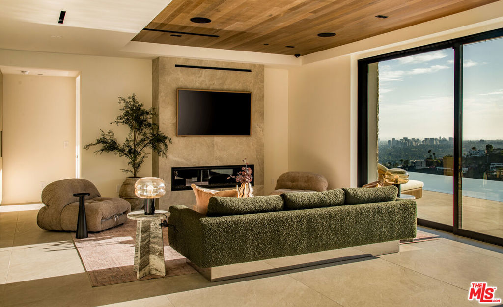1511 Skylark Lane