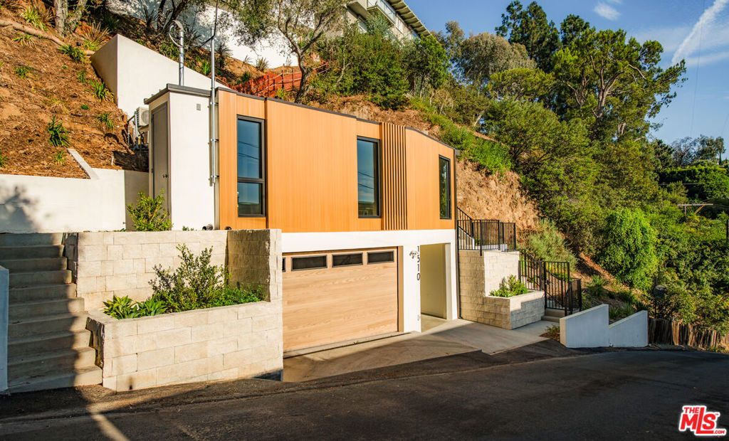 1511 Skylark Lane