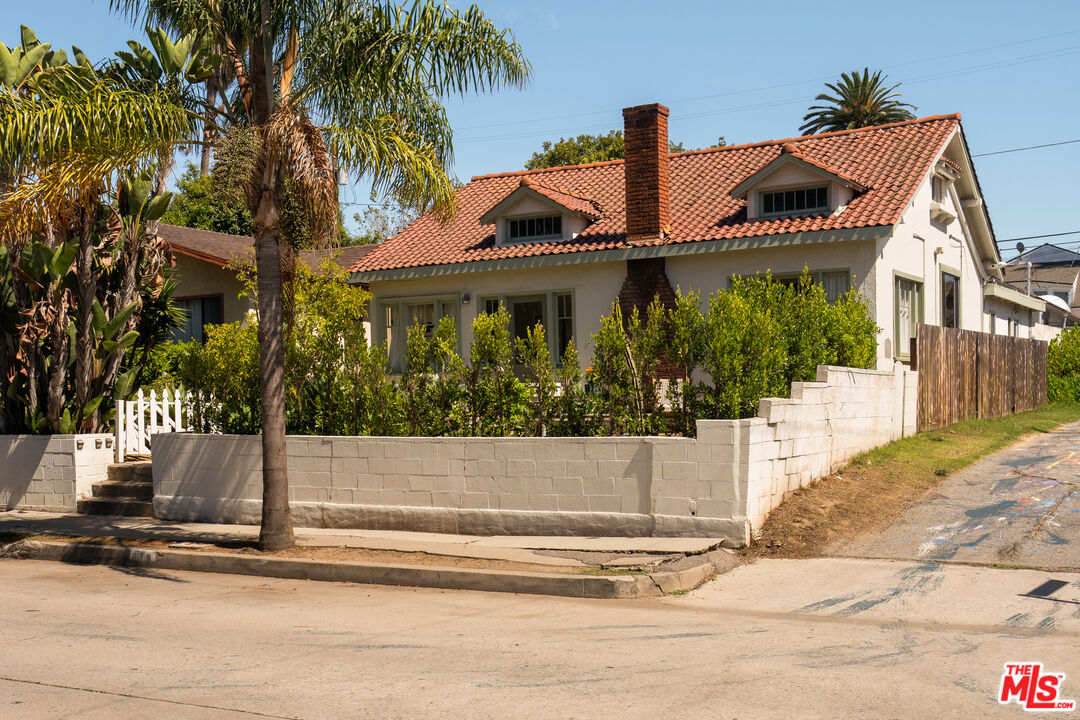 818 Palms Blvd