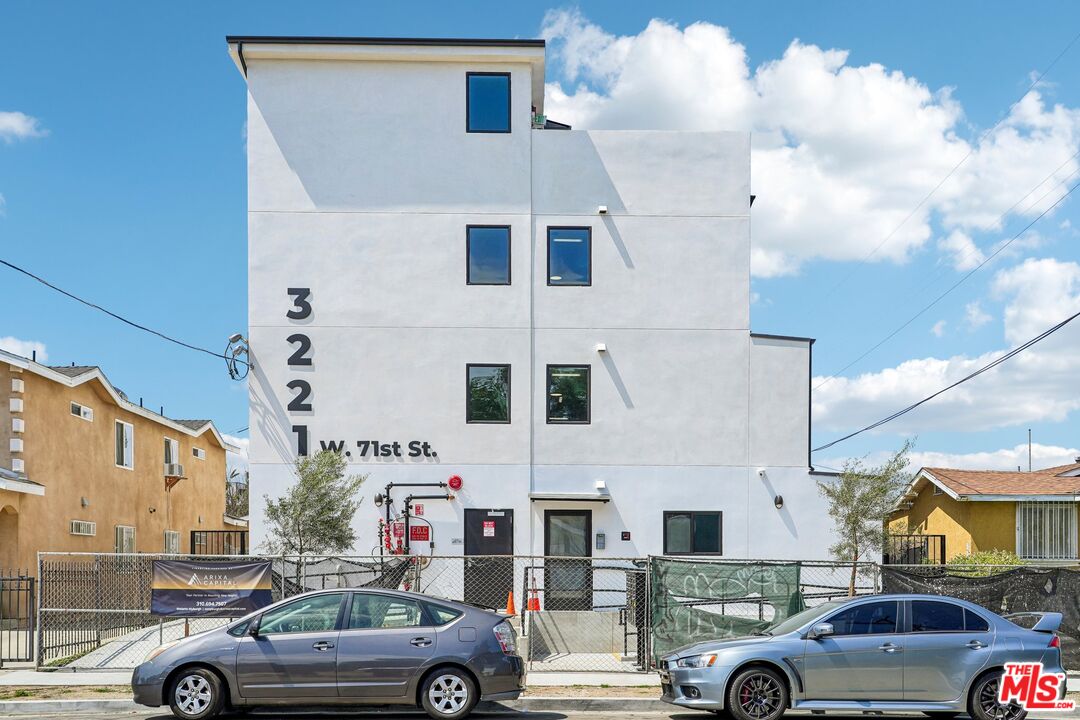 3221 W 71st St