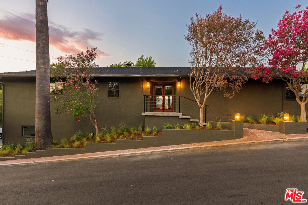 4715 Frieda Dr