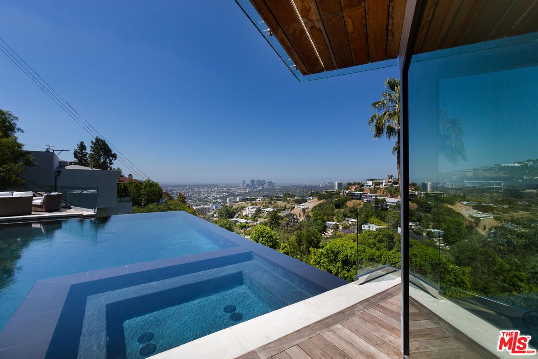 8780 Hollywood Blvd