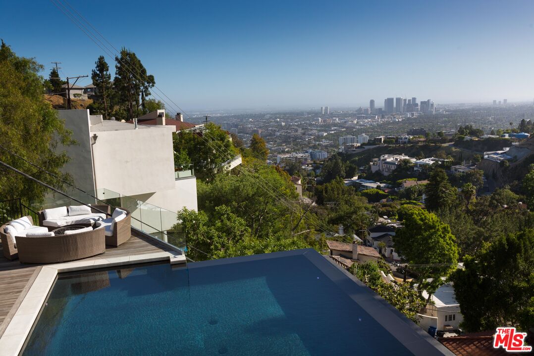 8780 Hollywood Blvd