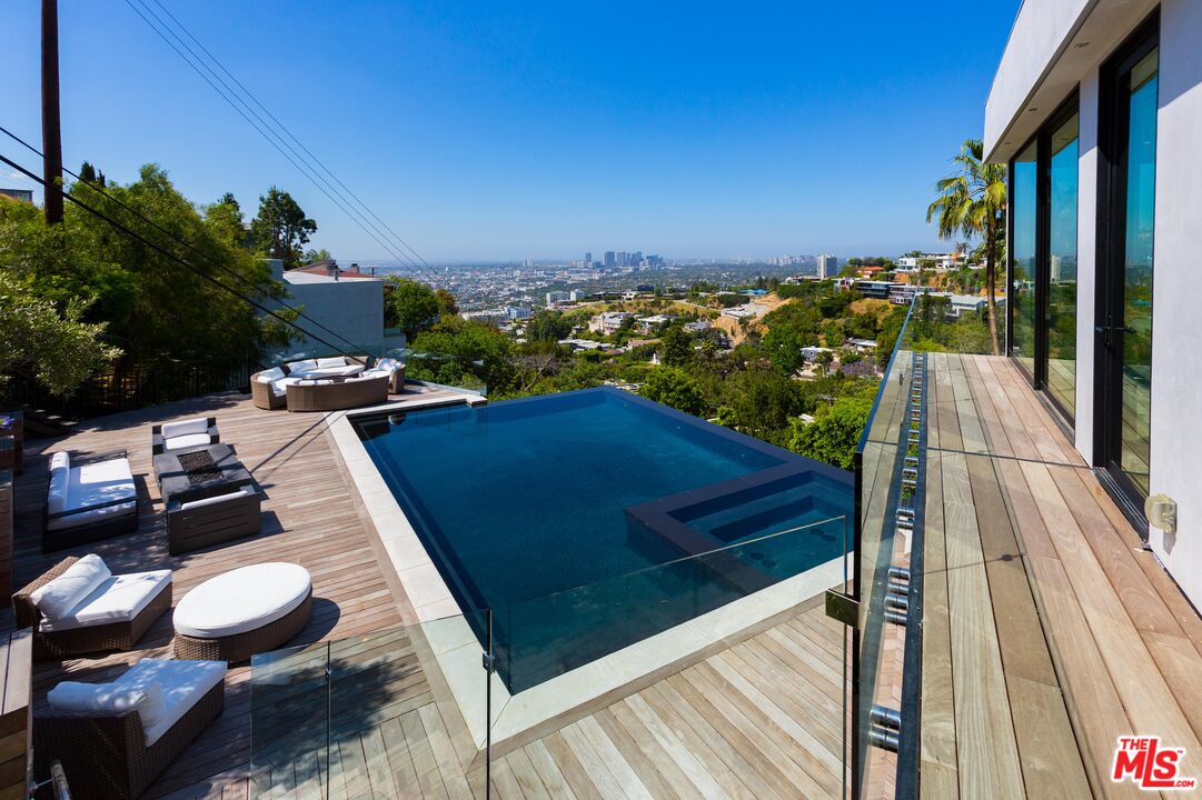 8780 Hollywood Blvd