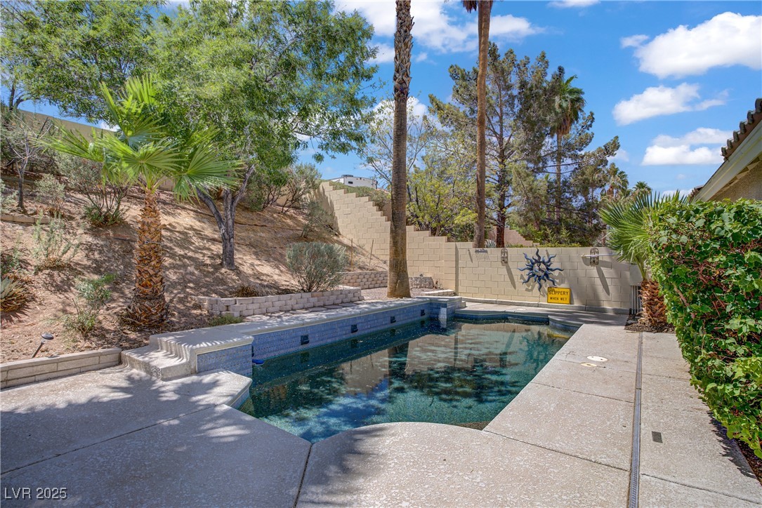 7401 Red Swallow Street