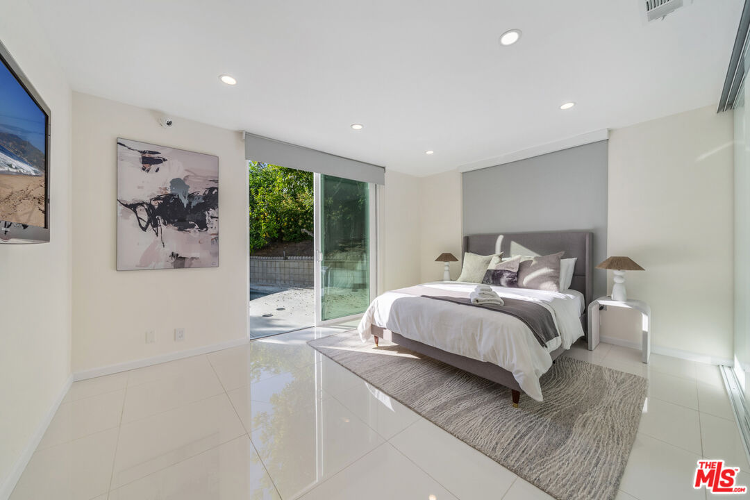 1040 Montego Dr