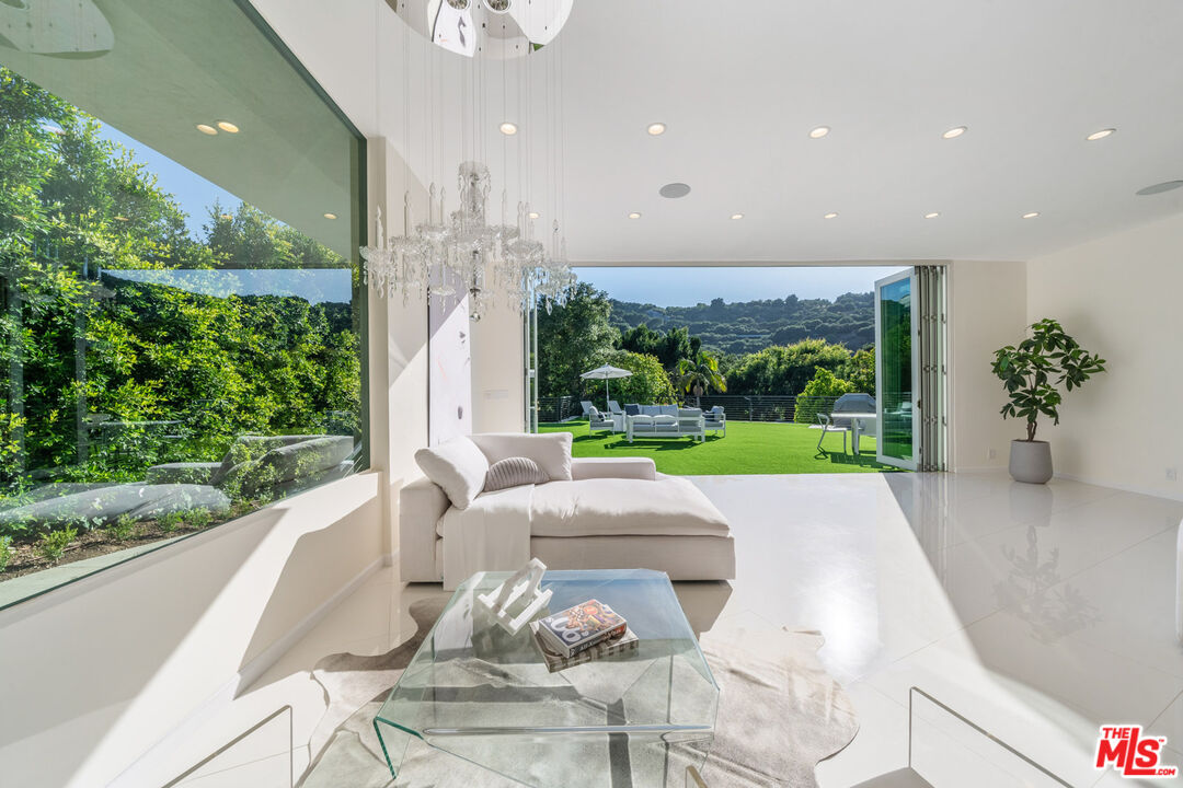 1040 Montego Dr
