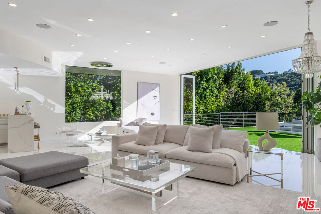 1040 Montego Dr