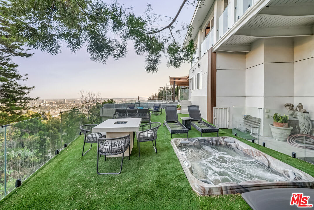 8874 Evanview Dr