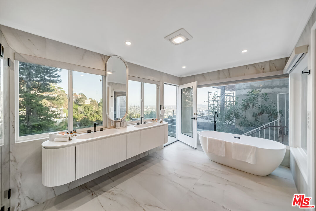 8874 Evanview Dr