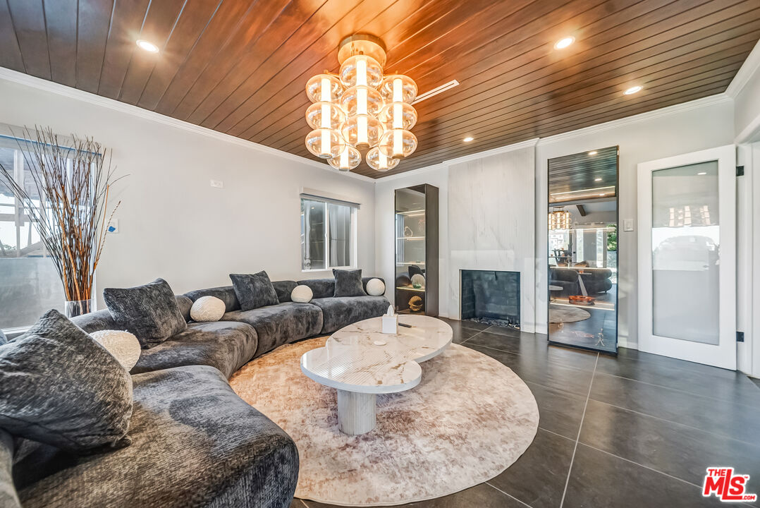 8874 Evanview Dr