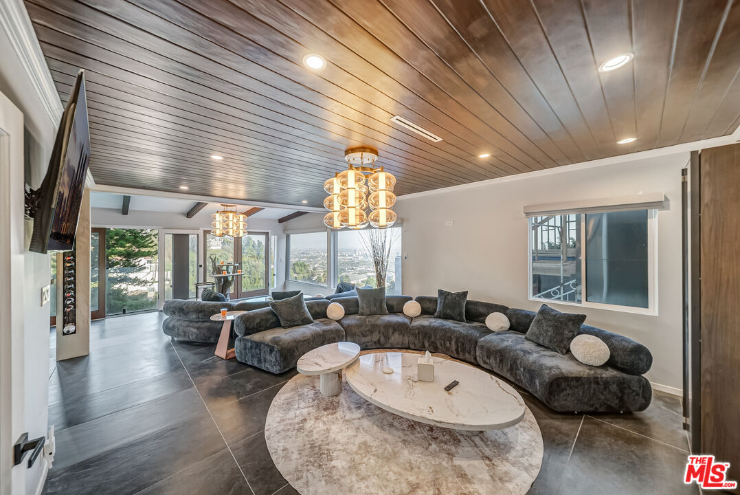 8874 Evanview Dr