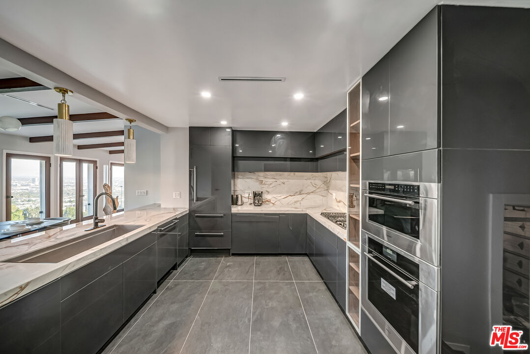 8874 Evanview Dr
