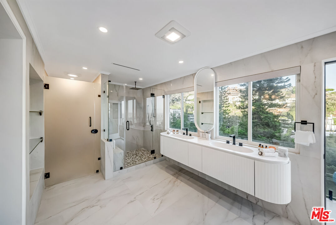 8874 Evanview Dr