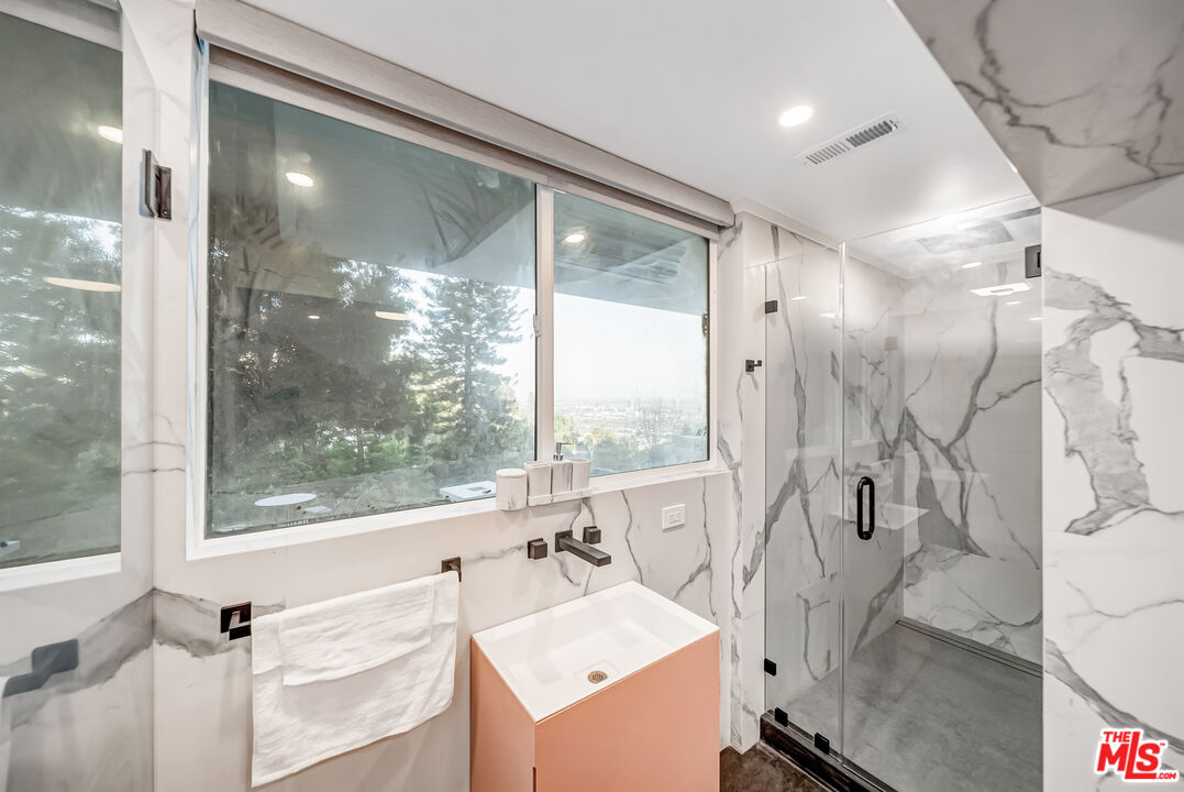 8874 Evanview Dr