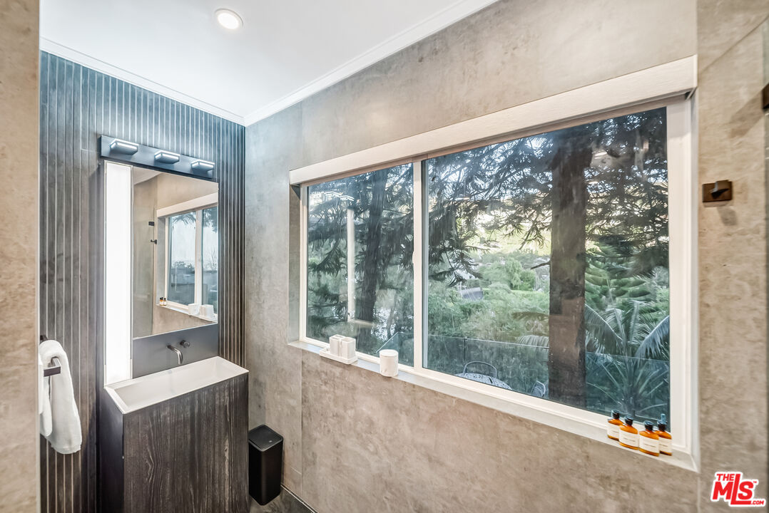 8874 Evanview Dr