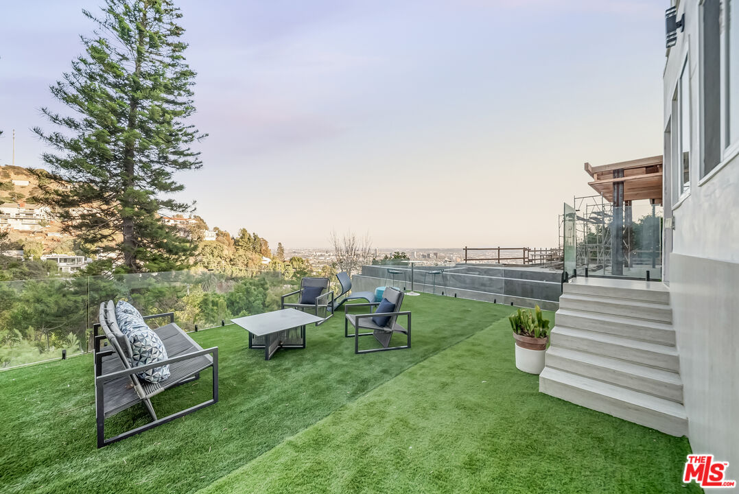 8874 Evanview Dr