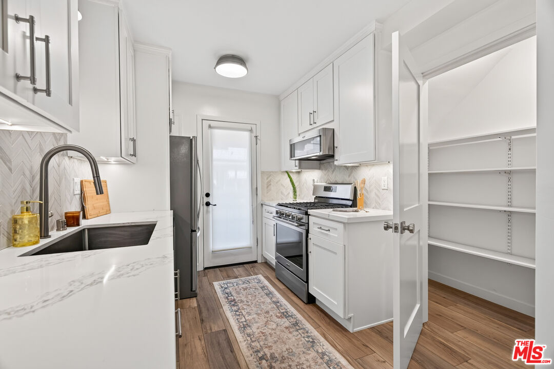 419 S Rexford Dr Unit: 2