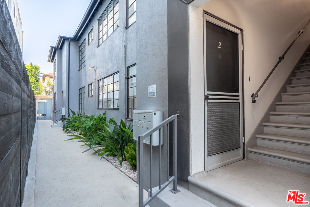 419 S Rexford Dr Unit: 2