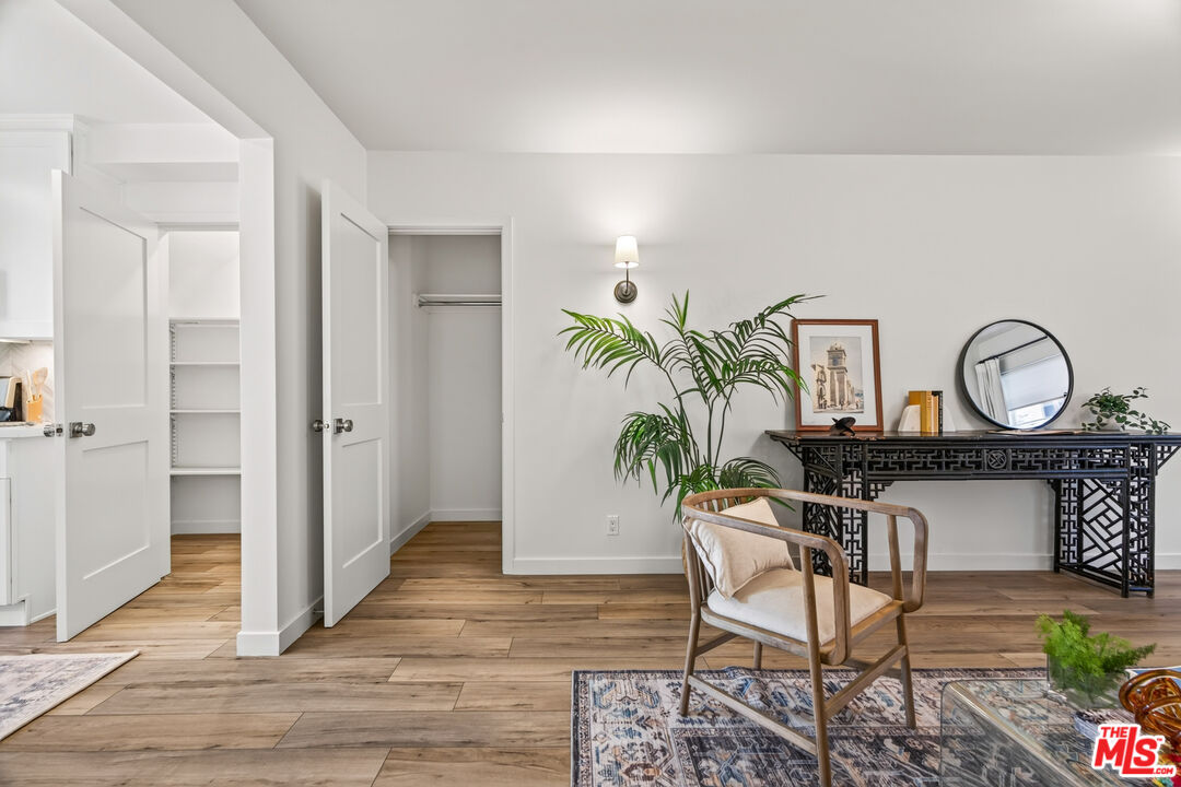 419 S Rexford Dr Unit: 2