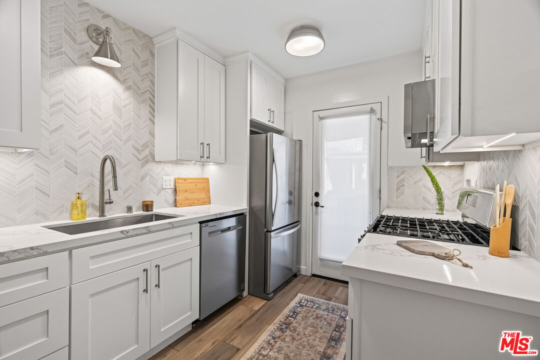 419 S Rexford Dr Unit: 2